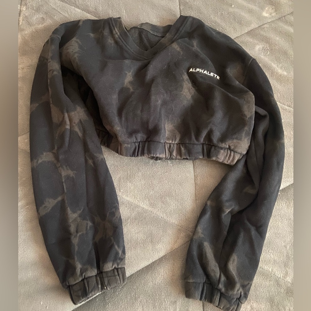 Alphalete cropped crew